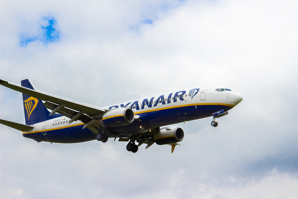 Ryanair Boeing 737 approaching Leeds Bradford Airport
